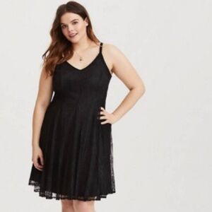 🖤 Torrid Size 4 Lace Fit & Flare Sleeveless V-Neck Dress